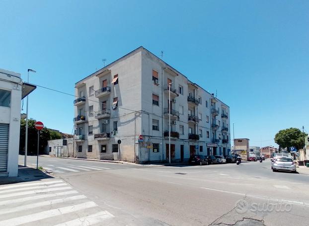 Ampio deposito, viale porto torres