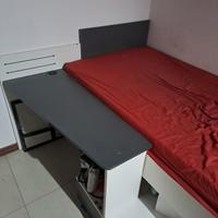 Letto singolo con scrivania e cassetti 