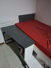 Letto singolo con scrivania e cassetti 