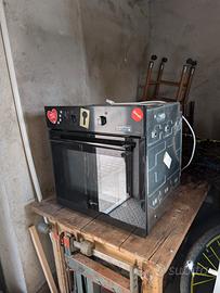 Forno da incasso elettrico.