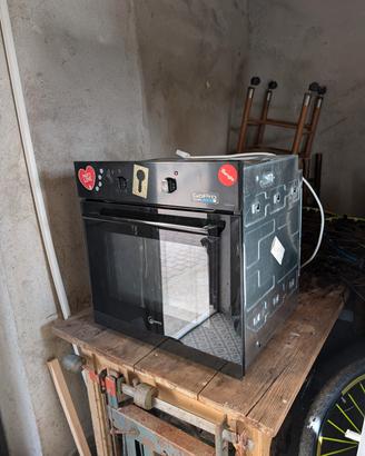 Forno da incasso elettrico.