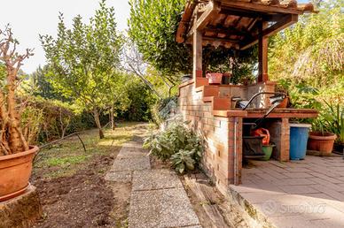 VILLA A SCHIERA A MONTE SAN PIETRO
