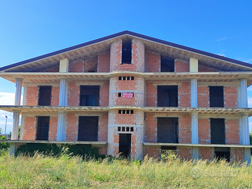 Edificio con 6 appartamenti, soluzione indipendent