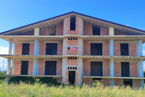 Edificio con 6 appartamenti, soluzione indipendent