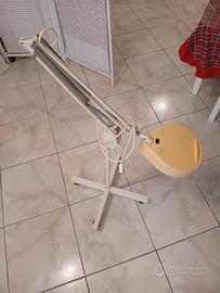 lampada con lente ingrandimento 