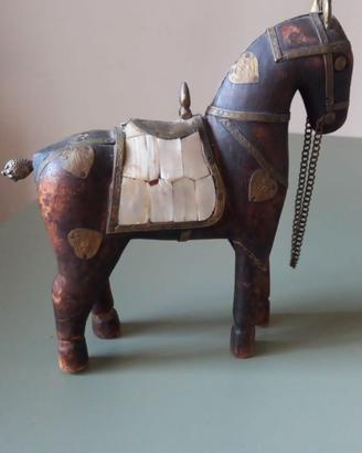 Cavallo indiano in legno ottone e madreperla