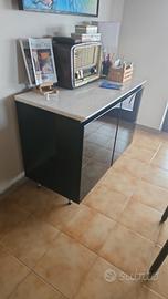 Credenza con piano in marmo e Vetrinetta neri