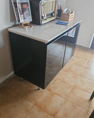 Credenza con piano in marmo e Vetrinetta neri