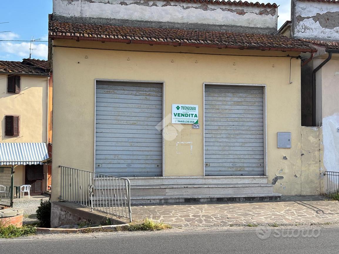 NEGOZIO A LUCCA