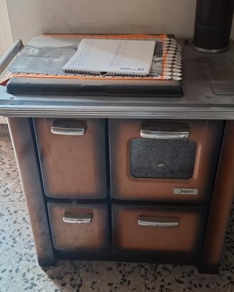 stufa cucina a legna vintage della marca Zoppas.
