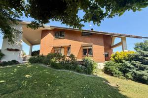Villa di 699 m² con più di 5 locali e box auto dop