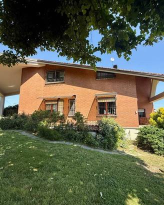 Villa di 699 m² con più di 5 locali e box auto dop