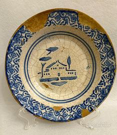 Antico piatto in maiolica