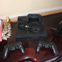 playstation 4, 500 mb con tre joipad