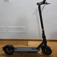 Monopattino Xiaomi Mi Electric Scooter 1S