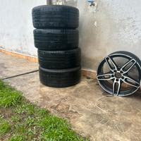 4 gomme Pirelli.