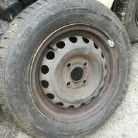 4 ruote con pneumatici nuovi Goodyear 175/70R13