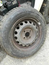 4 ruote con pneumatici nuovi Goodyear 175/70R13