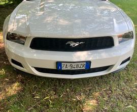 FORD Mustang - 2010