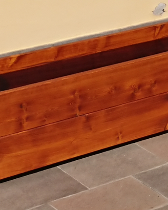 Fioriere per esterno , in legno, su misura