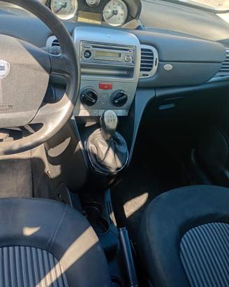 Lancia y 2 serie 
IDEA ('03'-'12')ypyp
