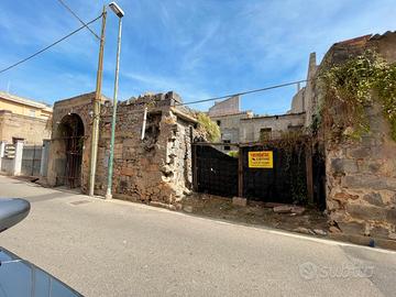 Casa da demolire o ristrutturare