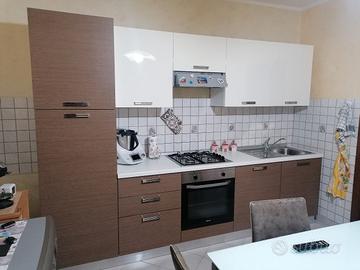 Cucina con elettrodomestici Beko 