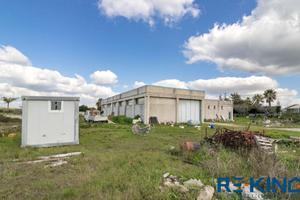 Vendiamo Capannone in Via Saragat ad Aradeo