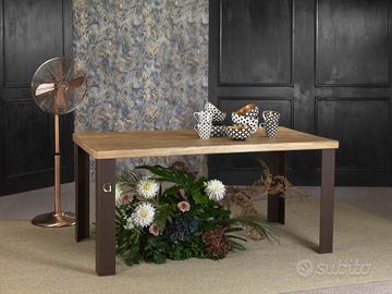 Tavolo in frassino con gambe in ferro. Cod 12051I