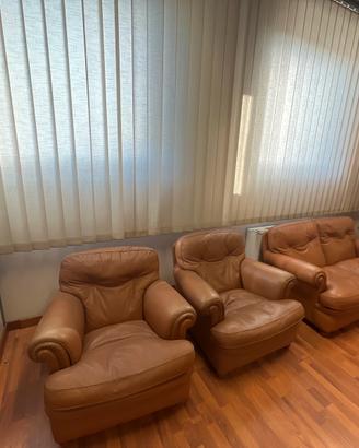 Divano con due poltrone Frau