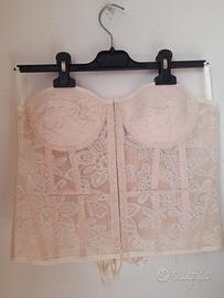 
Corsetto stretto alla moda