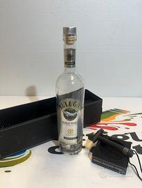 Vodka vuota bottiglia vuota vodka beluga vuota