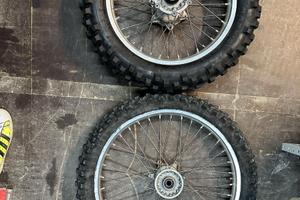 Ruote complete Yamaha YZ 125 / YZ 250 2T – cerchi,