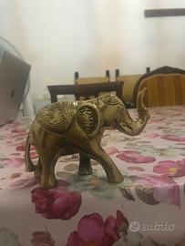 Elefante decorativo in ottone dal Nepal