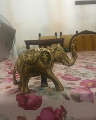 Elefante decorativo in ottone dal Nepal