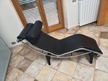 Iconica Chaise Longue(Stile Le Corbusier) in pelle
