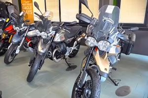 Moto Guzzi V85 Strada - TT Travel