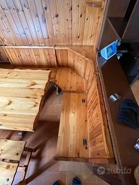 Panca angolare in legno massiccio