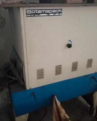 scala di ferro, rottami e 2 macchine imballaggio