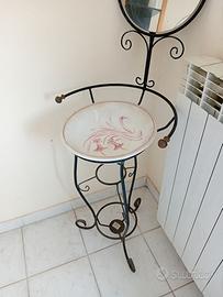 arredamento stile vintage lavabo con specchiera
