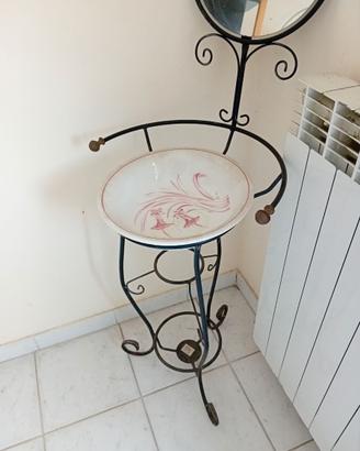 arredamento stile vintage lavabo con specchiera