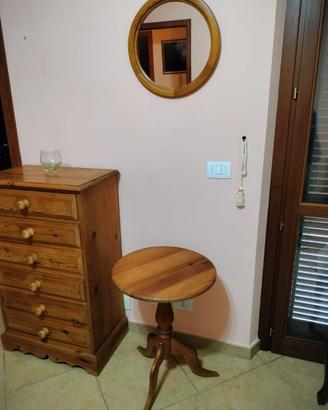 Tavolino e specchio