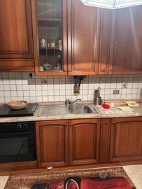 Cucina in legno completa di tutto