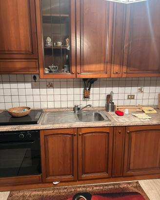 Cucina in legno completa di tutto