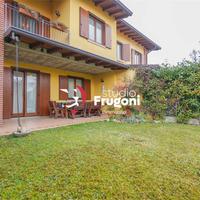 VILLA BIFAMILIARE CON 3 CAMERE E PISCINA