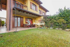 VILLA BIFAMILIARE CON 3 CAMERE E PISCINA