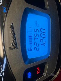 Vespa 125 Primavera Rossa