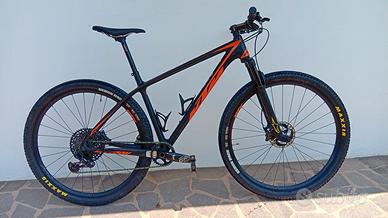Montainbike KTM myroon master muscolare 