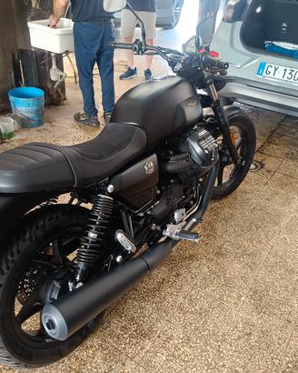 Moto Guzzi v7 stone