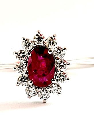 Anello Oro Bianco Rubino ovale Diamanti brillante